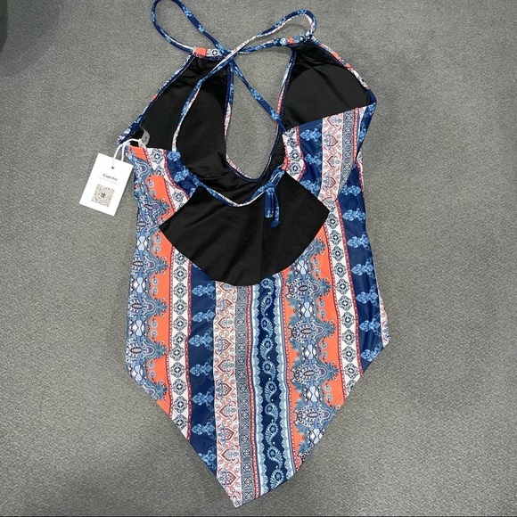 Cupshe Swimsuit - Picture 4 of 7
